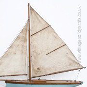 Vintage Pond Yacht – Sail Detail