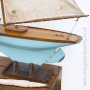 Vintage Pond Yacht – Stern Detail